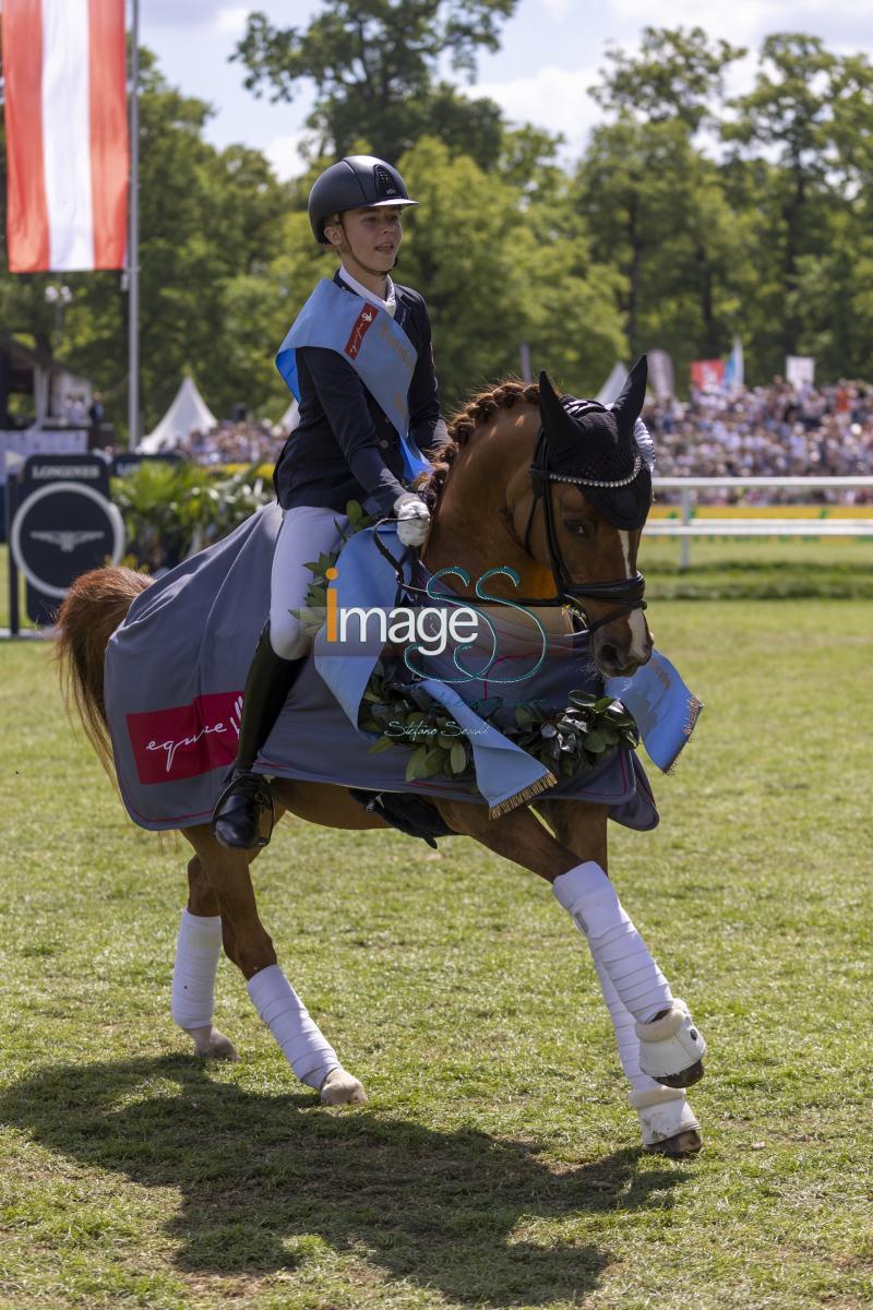 dressage PrizeGiving_Hamburg_20240512_SS350658.jpg